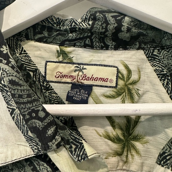 100% Silk Vintage Tommy Bahama button down - Picture 4 of 4